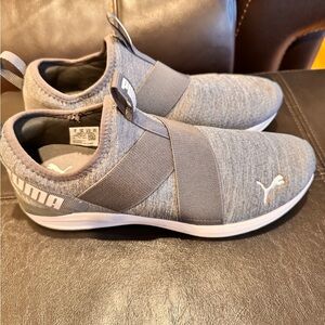 Woman’s Puma Prowl sneaker